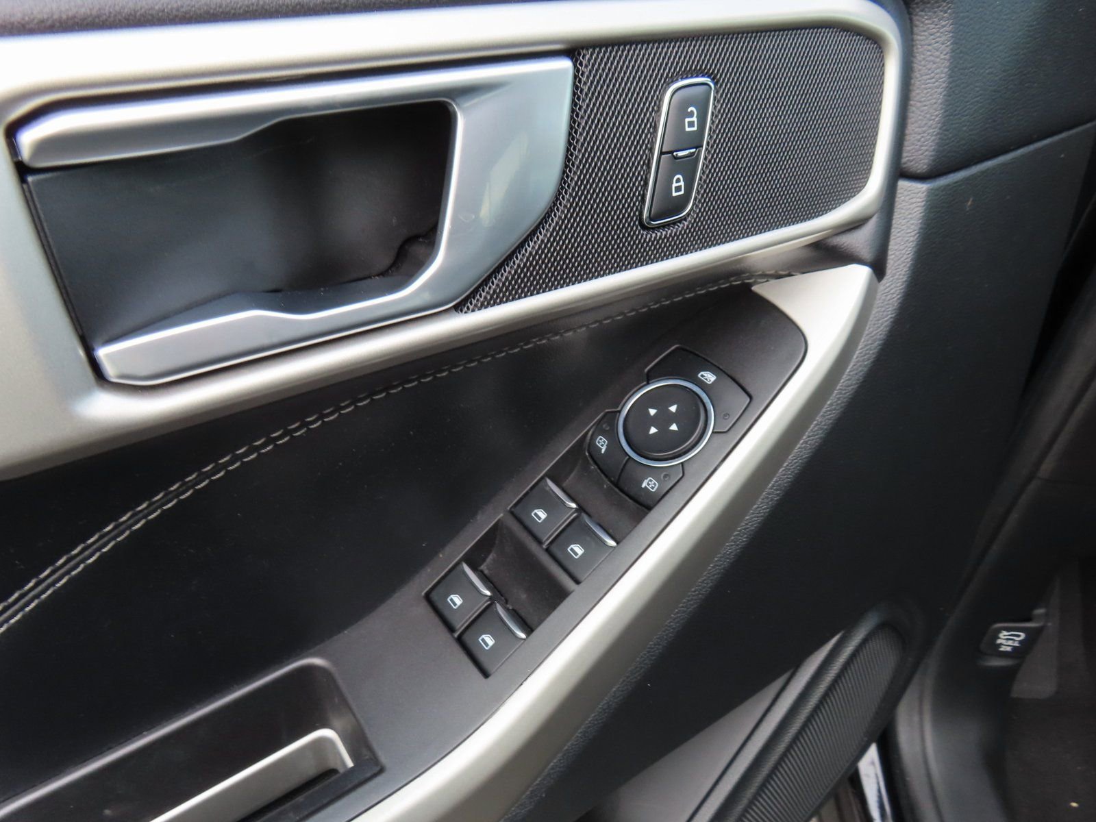 Used 2023 Ford Explorer XLT w/ Equipment Group 202A image 12