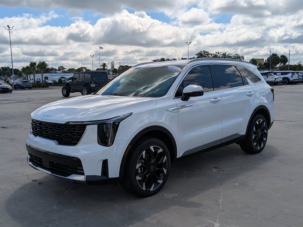Certified 2026 Kia Sorento EX AWD/4WD image 4