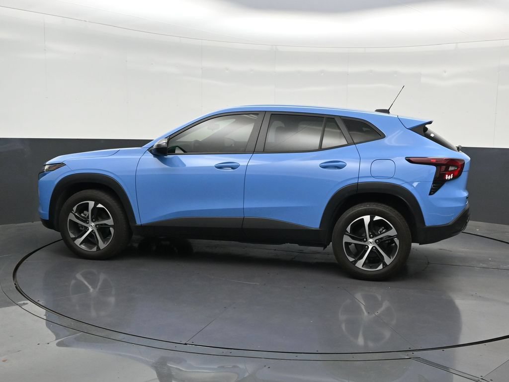 Used 2024 Chevrolet Trax RS FWD image 2
