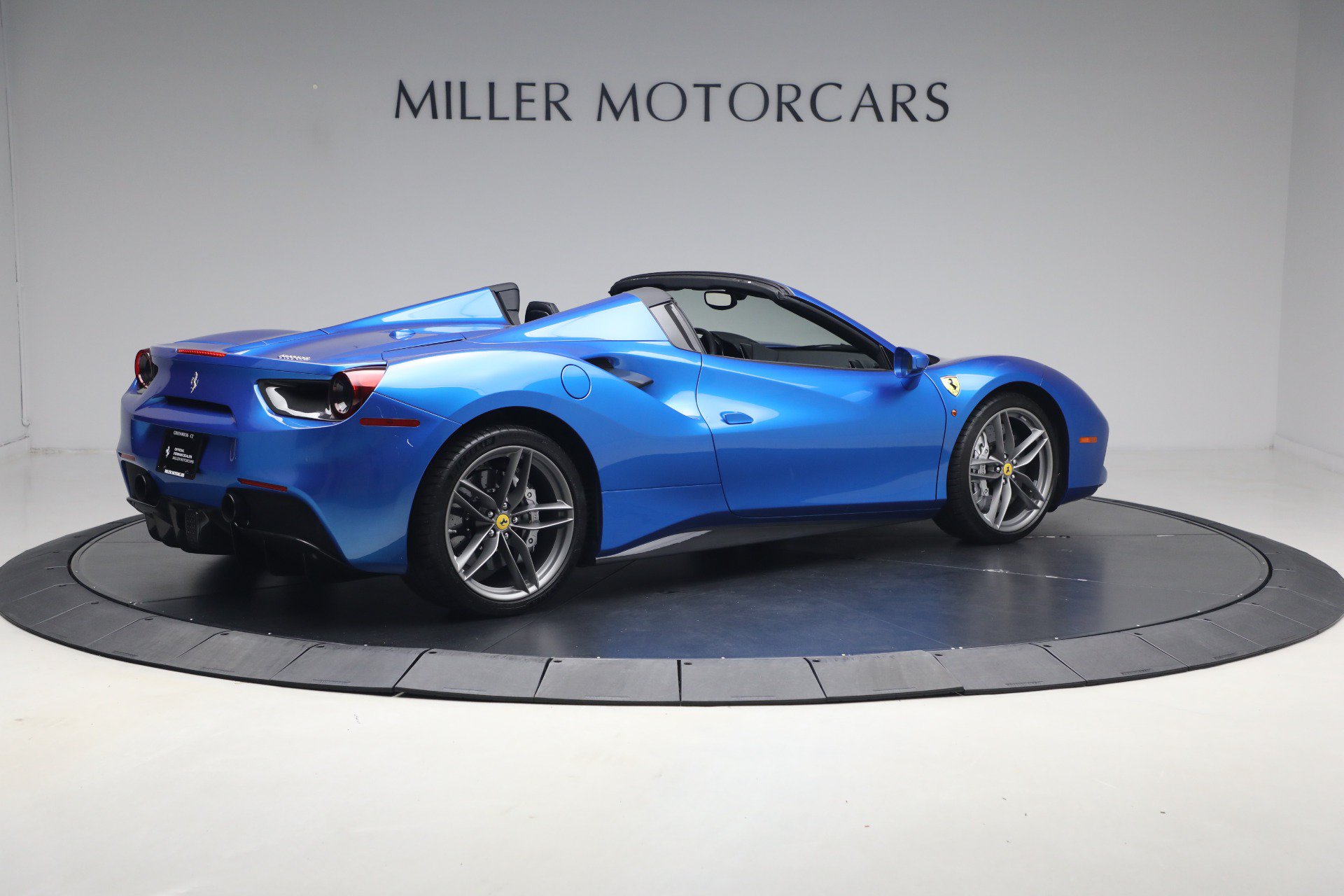 Used 2017 Ferrari 488 Spider RWD image 8