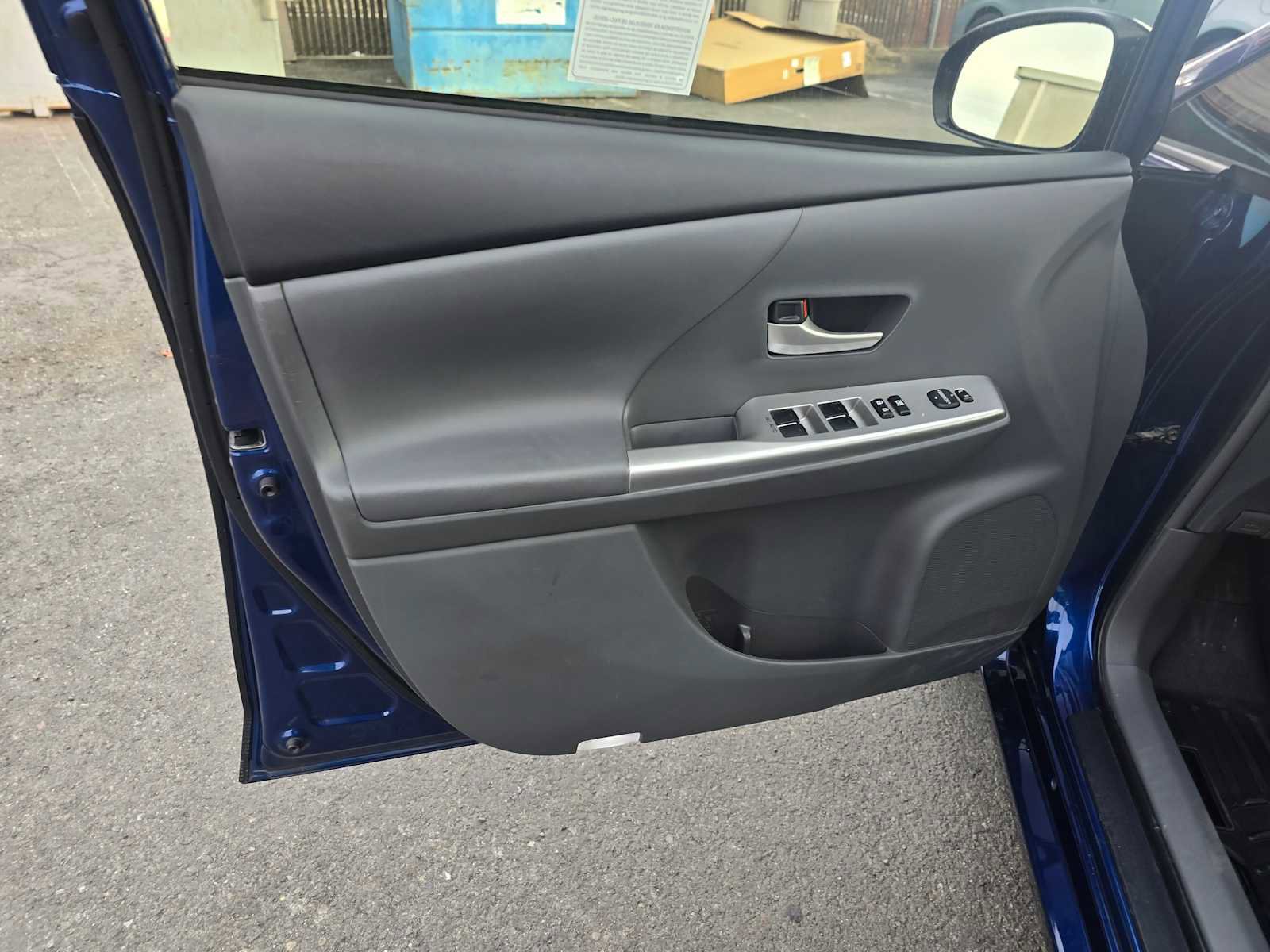 Used 2014 Toyota Prius V Five image 20