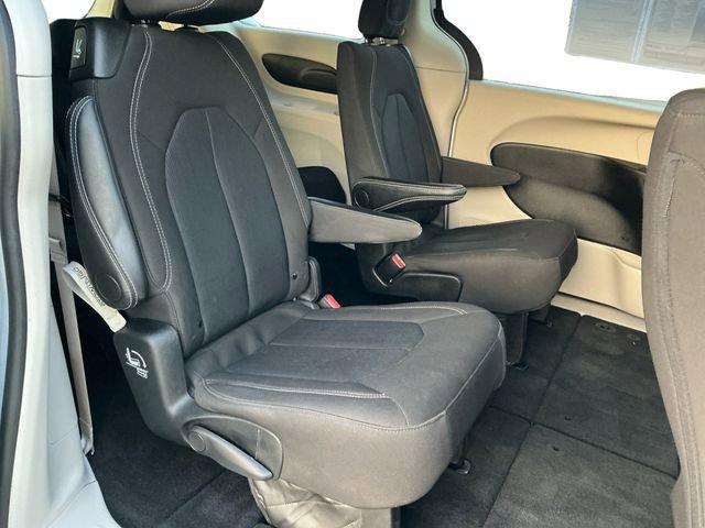 Used 2024 Chrysler Voyager LX image 18