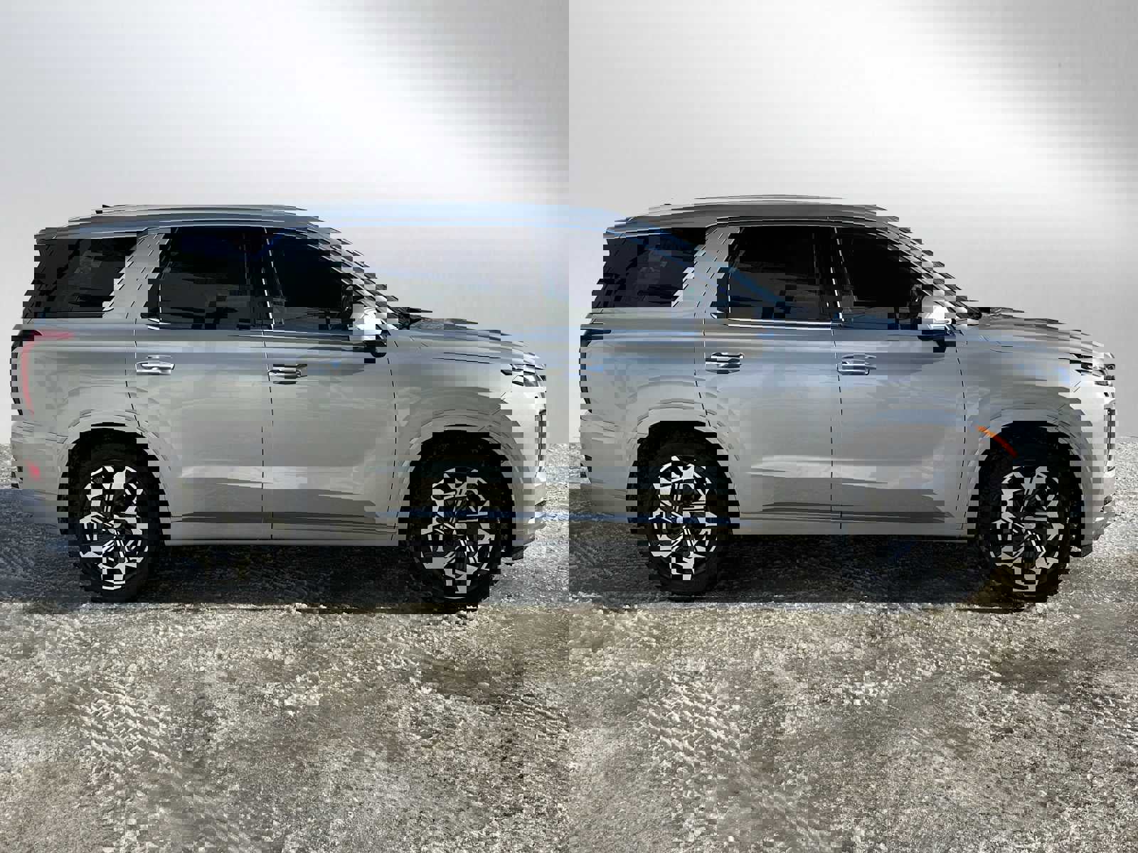 Used 2022 Hyundai Palisade Calligraphy image 2