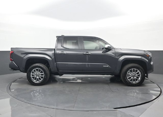 Used 2024 Toyota Tacoma Limited w/ Limited Package (LT) AWD/4WD image 2