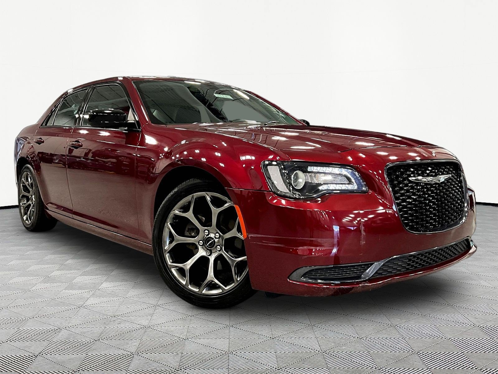 Used 2018 Chrysler 300 Touring w/ Sport Appearance Package RWD image 3
