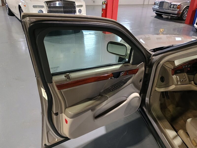 Used 2001 Cadillac De Ville FWD image 26