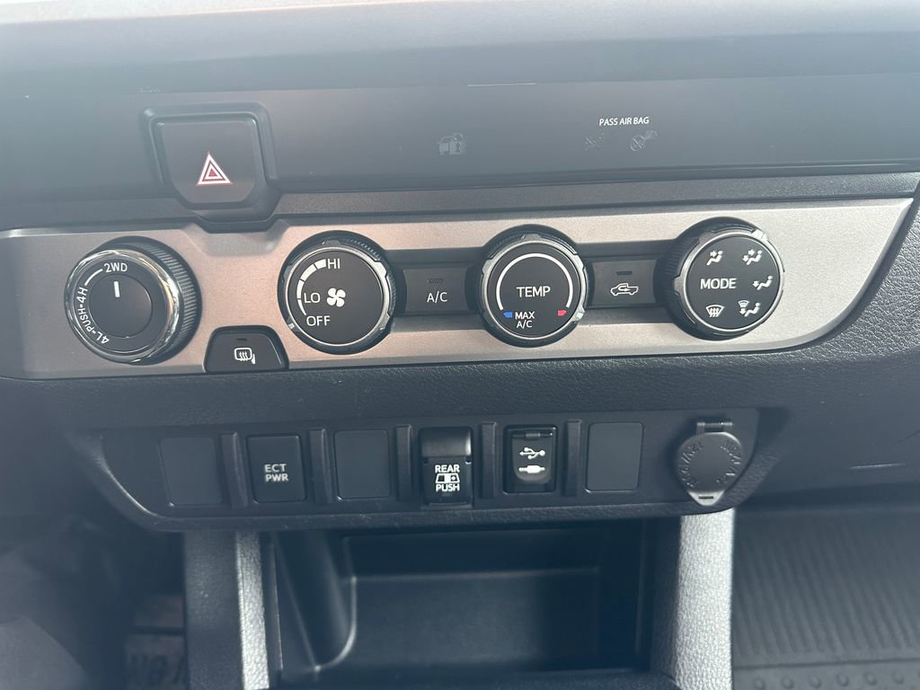 Used 2019 Toyota Tacoma SR5 AWD/4WD image 18