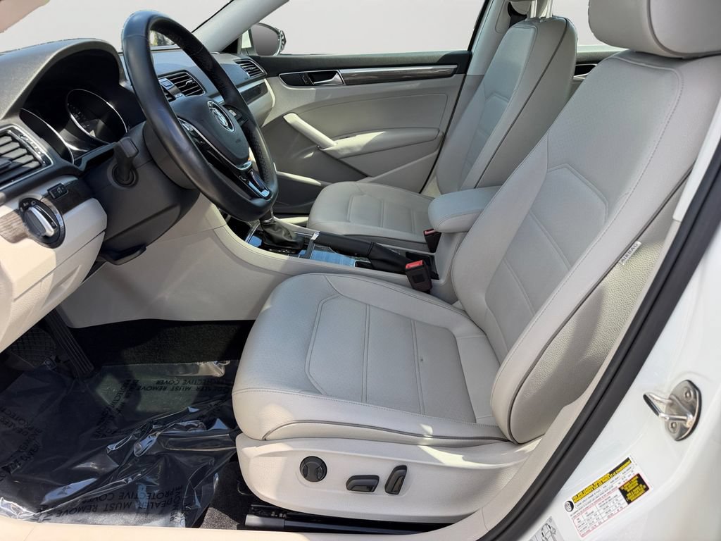Used 2018 Volkswagen Passat 2.0T SE FWD image 16