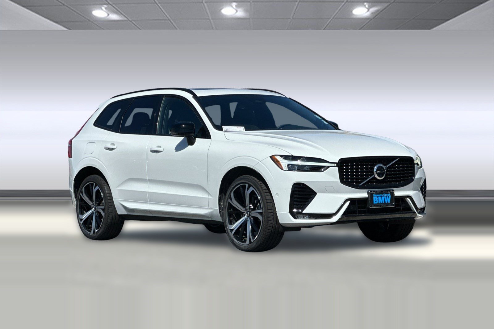 Used 2022 Volvo XC60 B5 R-Design w/ Advanced Package AWD/4WD image 7