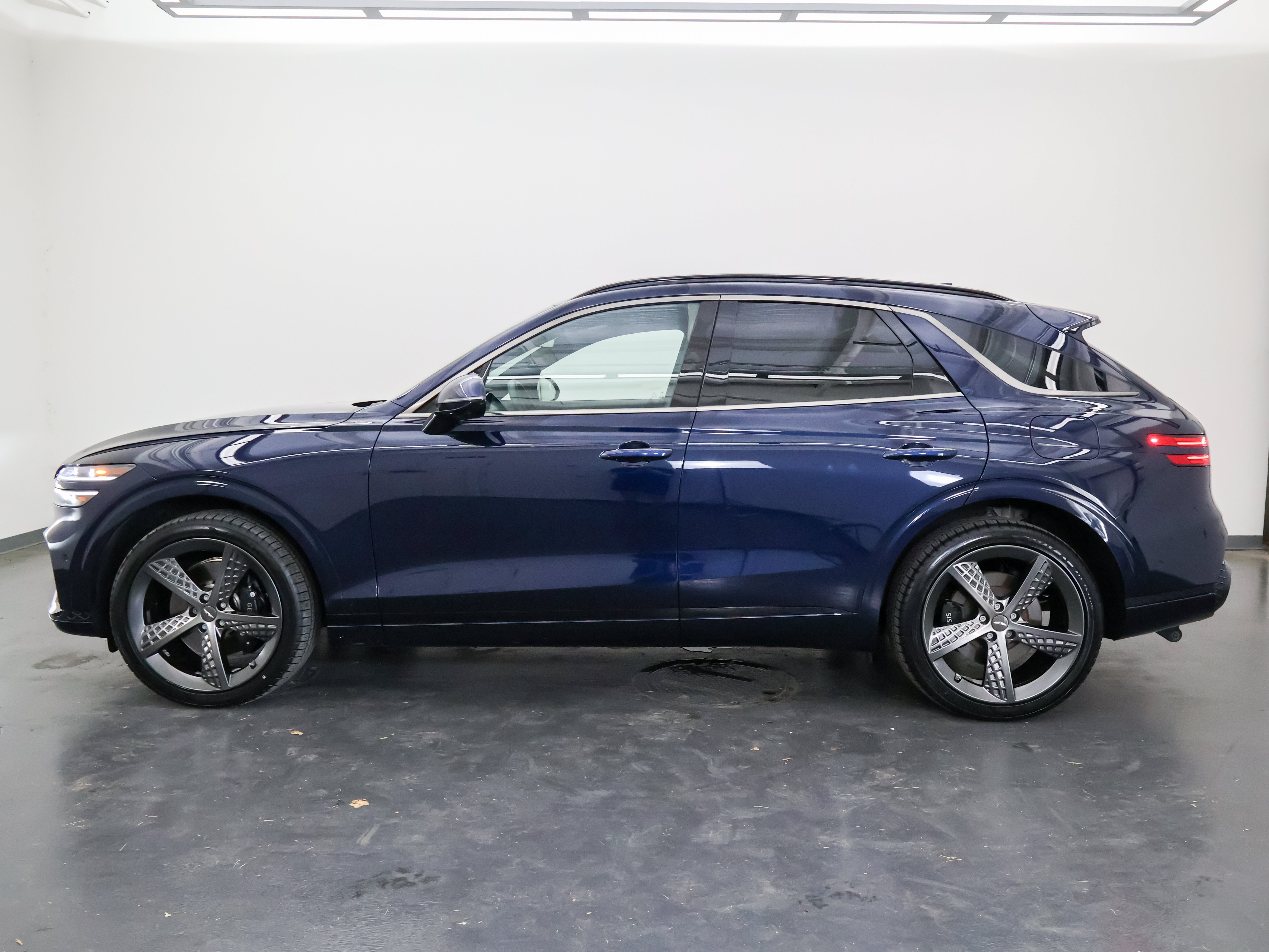 Used 2023 Genesis GV70 3.5T Sport w/ Sport Prestige Package AWD/4WD image 6