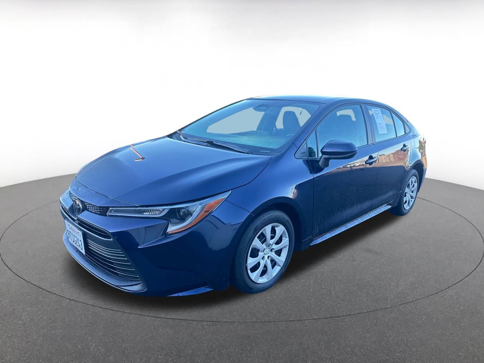 Used 2025 Toyota Corolla LE image 3