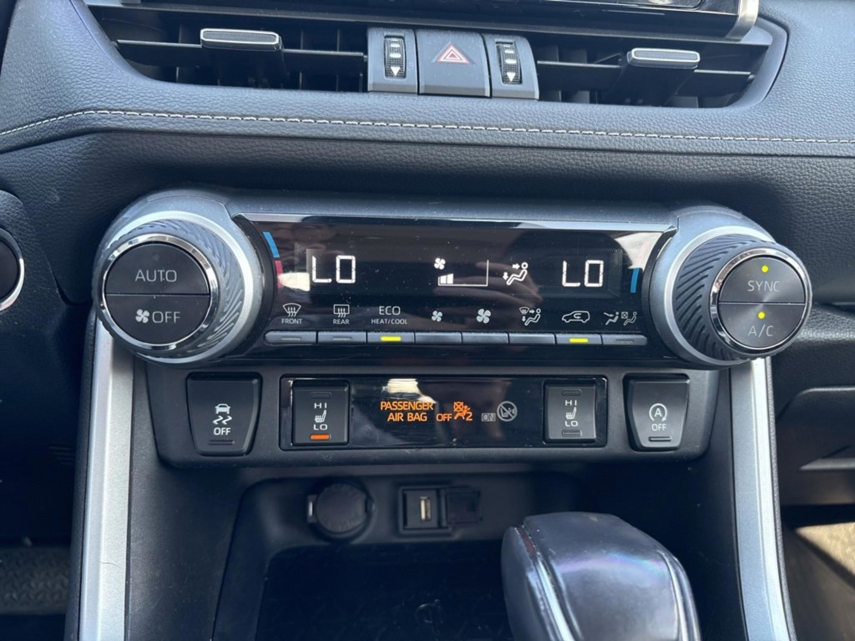 Used 2021 Toyota RAV4 XLE Premium image 21