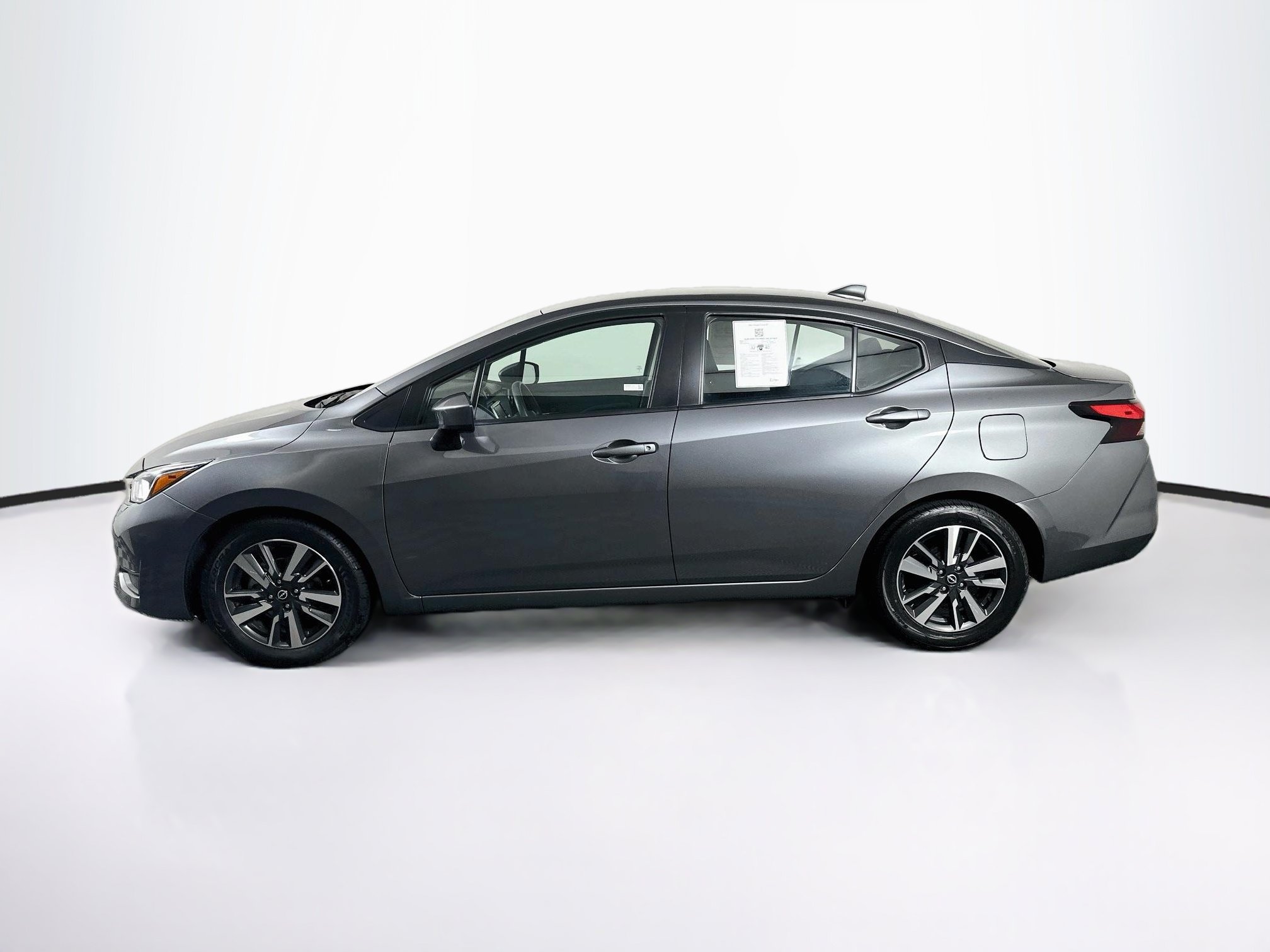 Used 2024 Nissan Versa SV FWD image 4