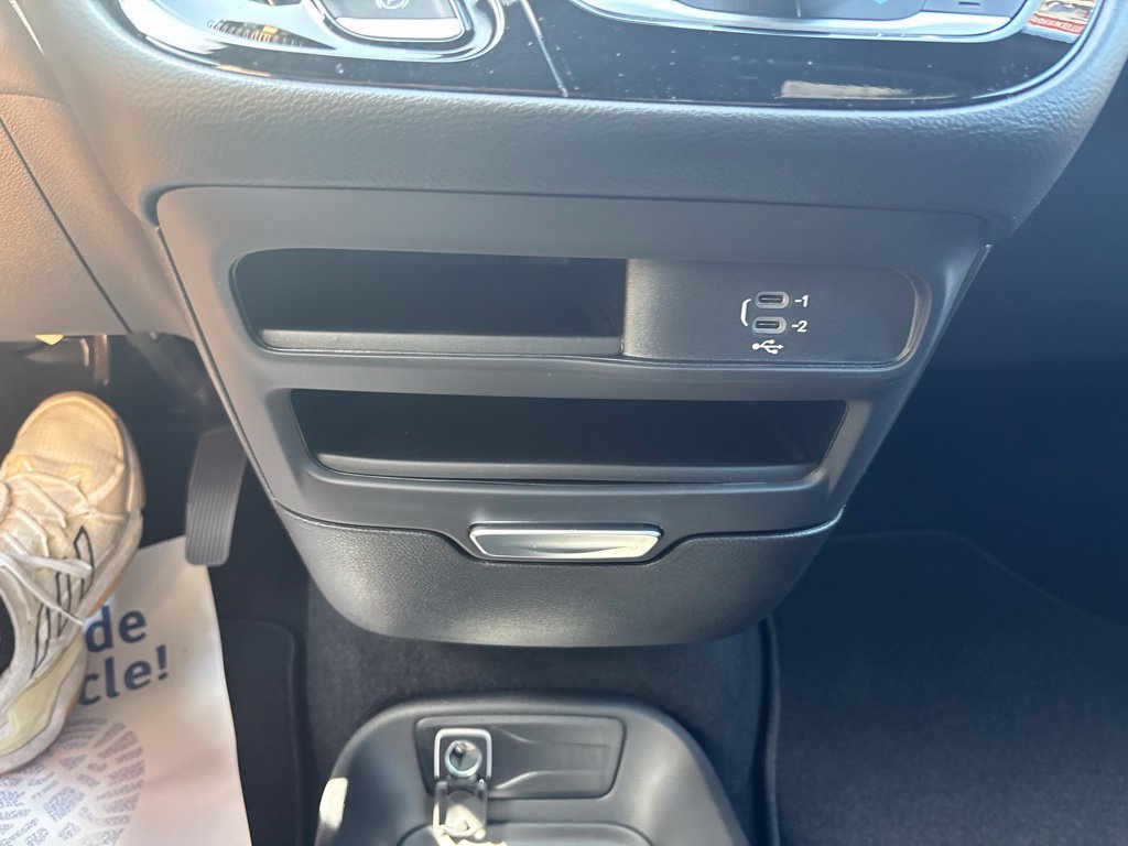New 2027 Chrysler Pacifica Select FWD image 42