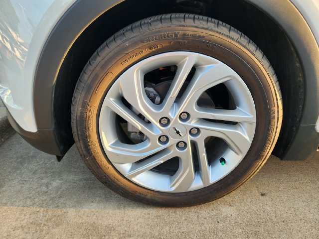 Used 2023 Chevrolet Bolt LT FWD image 9
