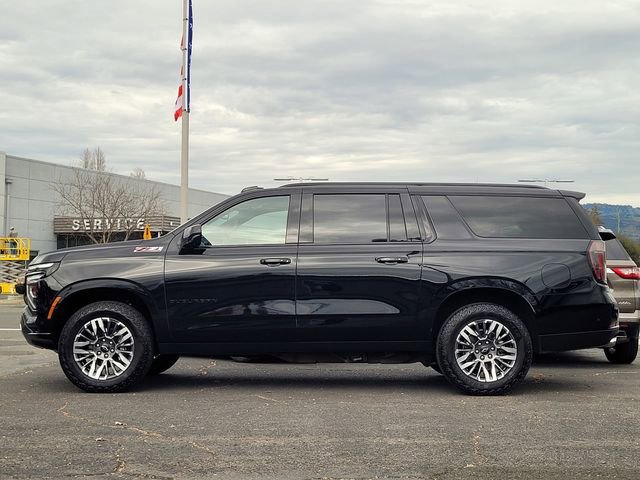 Used 2025 Chevrolet Suburban Z71 image 9