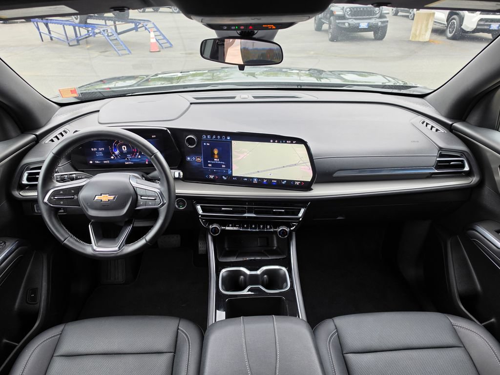 Used 2025 Chevrolet Traverse LT AWD/4WD image 24