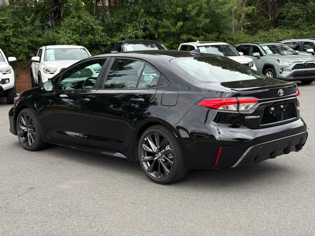 Used 2025 Toyota Corolla SE FWD image 3