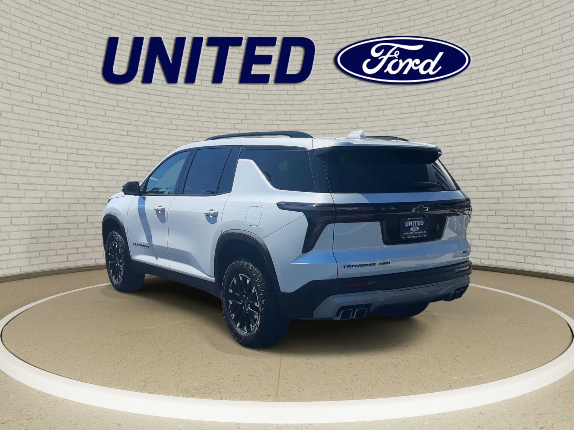 Used 2024 Chevrolet Traverse Z71 w/ LPO, Floor Liner Package AWD/4WD image 8