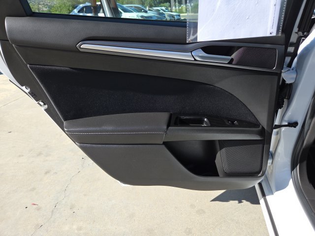 Used 2016 Ford Fusion SE FWD image 16