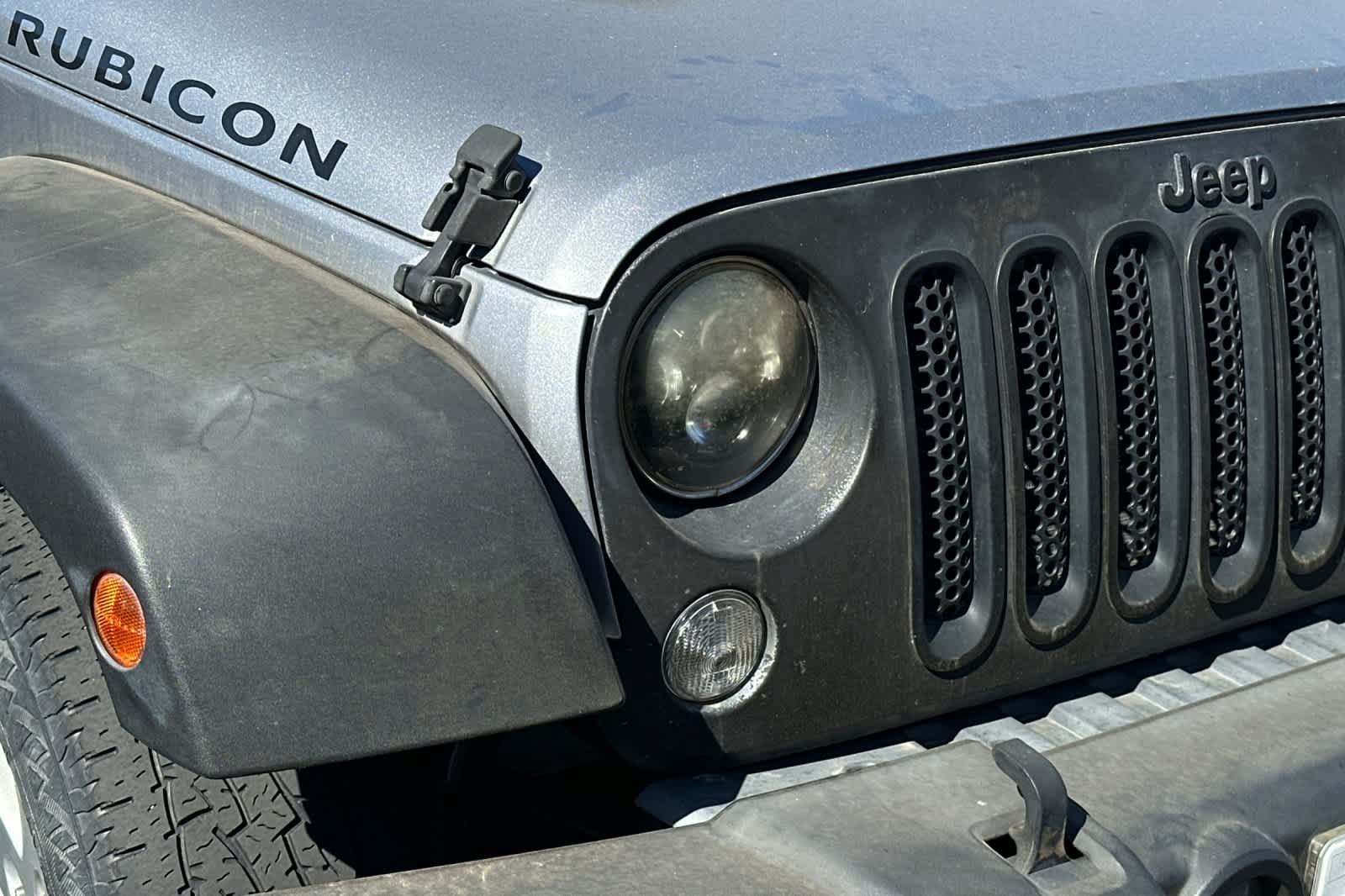 Used 2015 Jeep Wrangler Unlimited Rubicon w/ Connectivity Group AWD/4WD image 8
