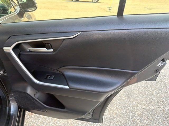 Used 2019 Toyota RAV4 XLE w/ Convenience Package AWD/4WD image 18