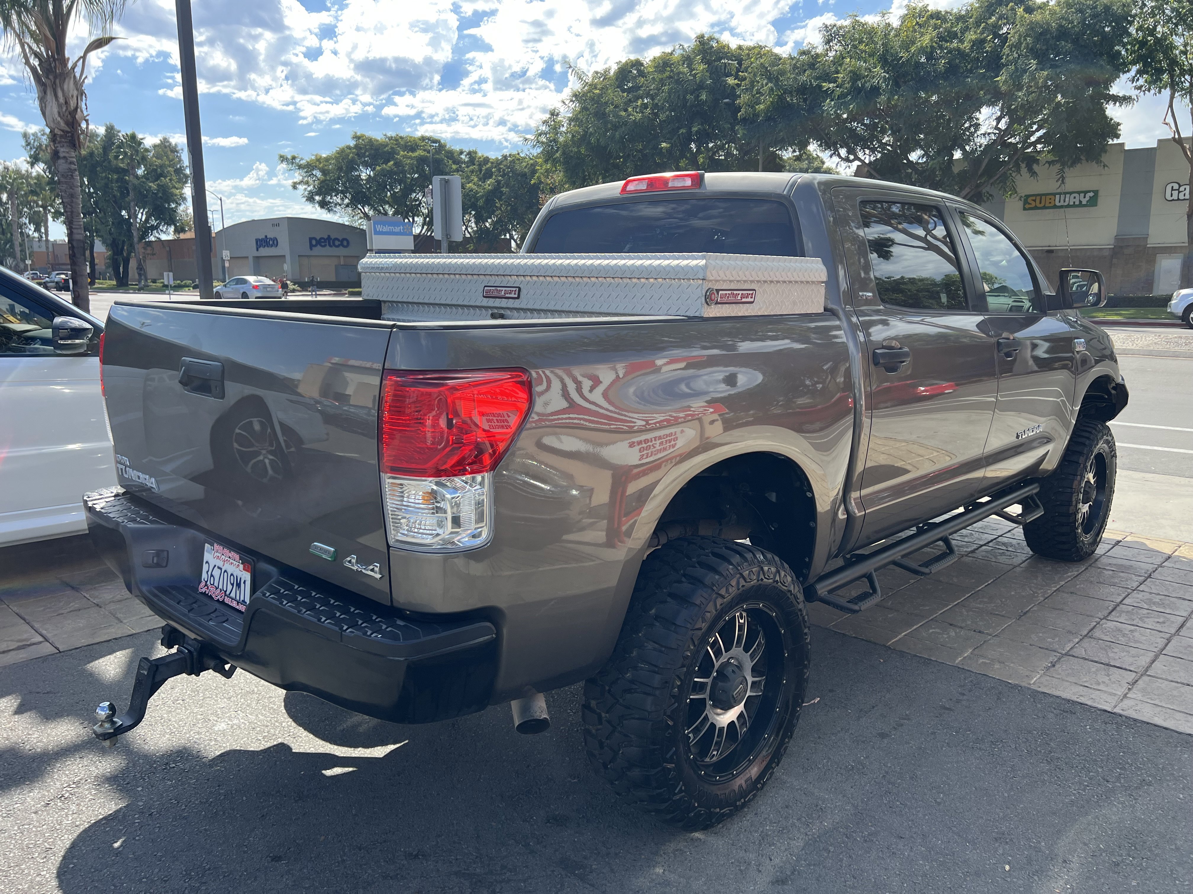 Used 2013 Toyota Tundra 4x4 CrewMax w/ SR5 Pkg image 14
