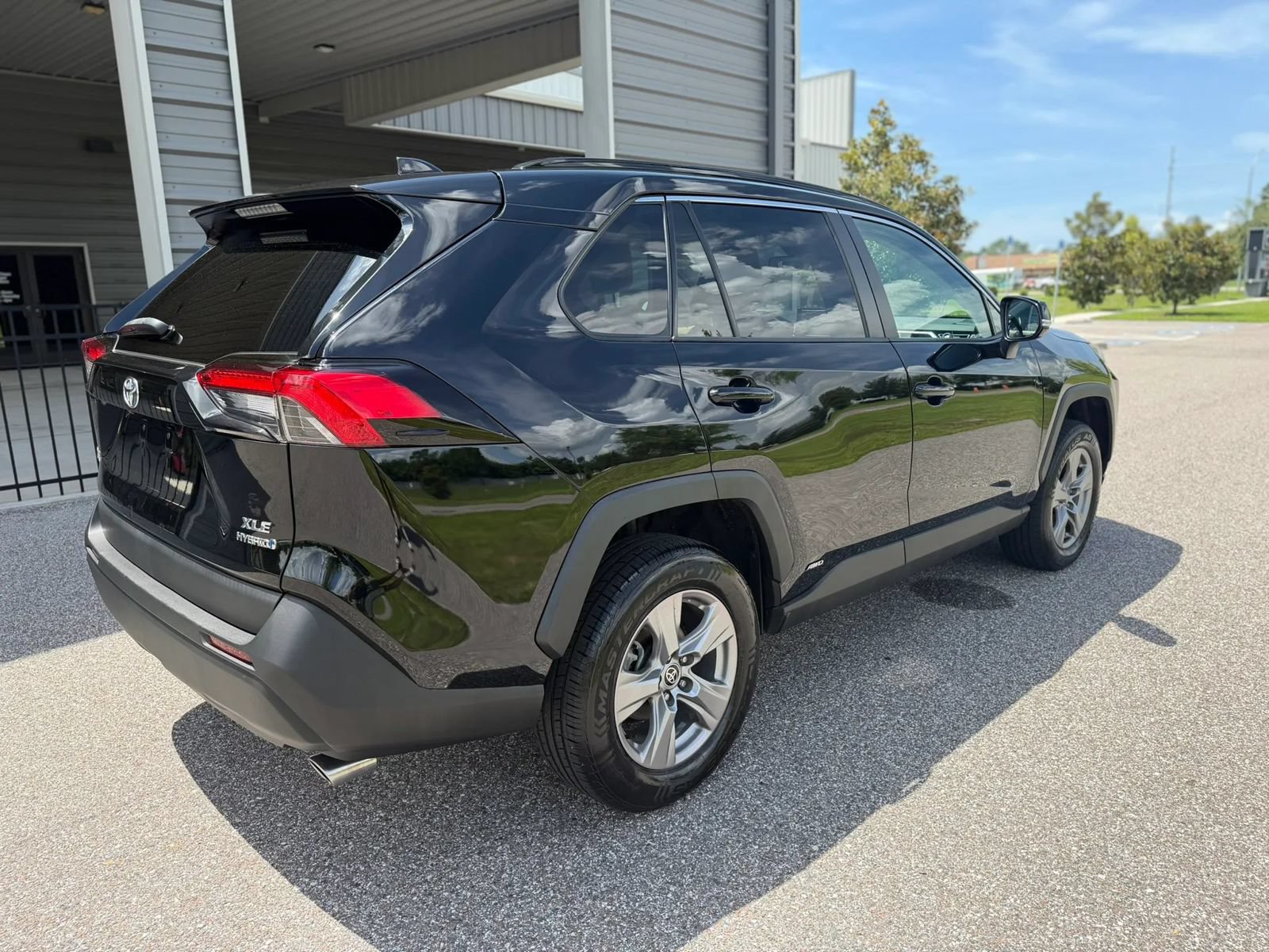 Used 2022 Toyota RAV4 XLE AWD/4WD image 8