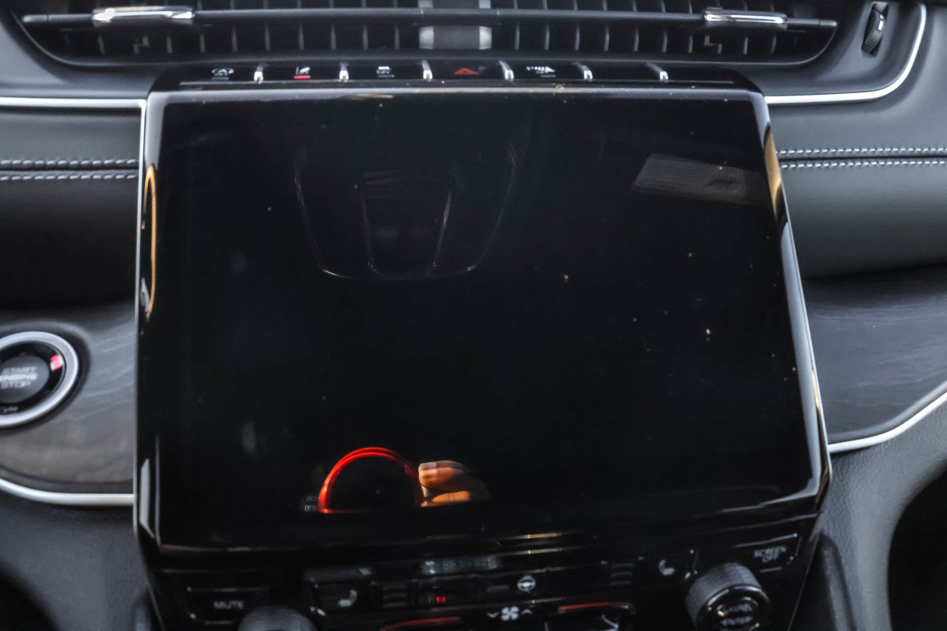 New 2025 Jeep Grand Cherokee L Limited w/ Trailer Tow Package image 19