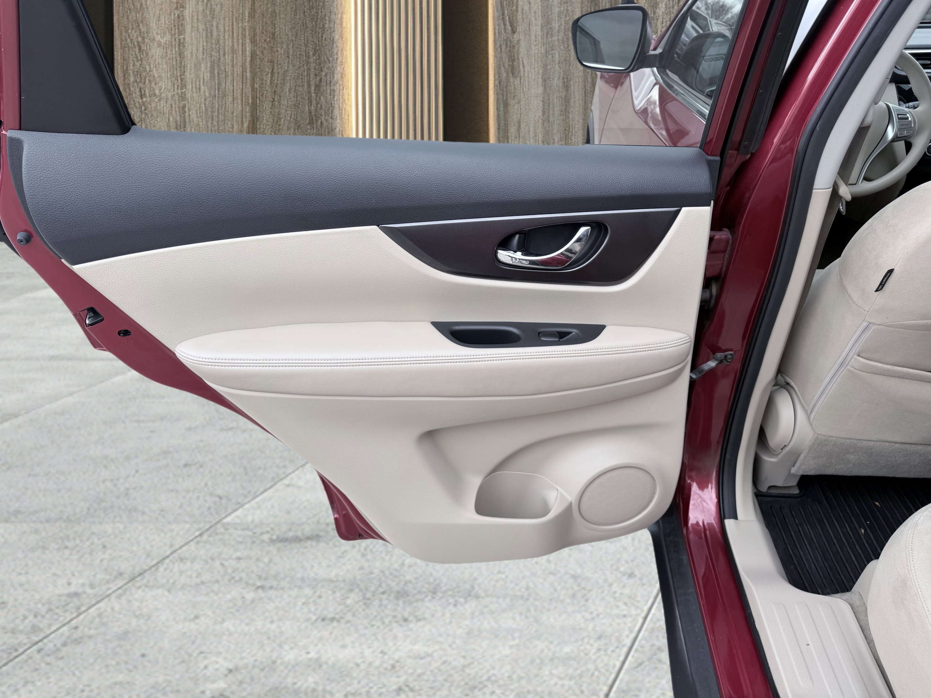 Used 2015 Nissan Rogue S FWD image 25