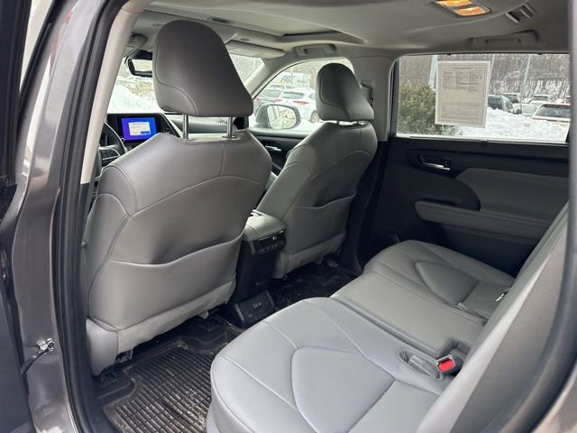 Used 2023 Toyota Highlander XLE image 22