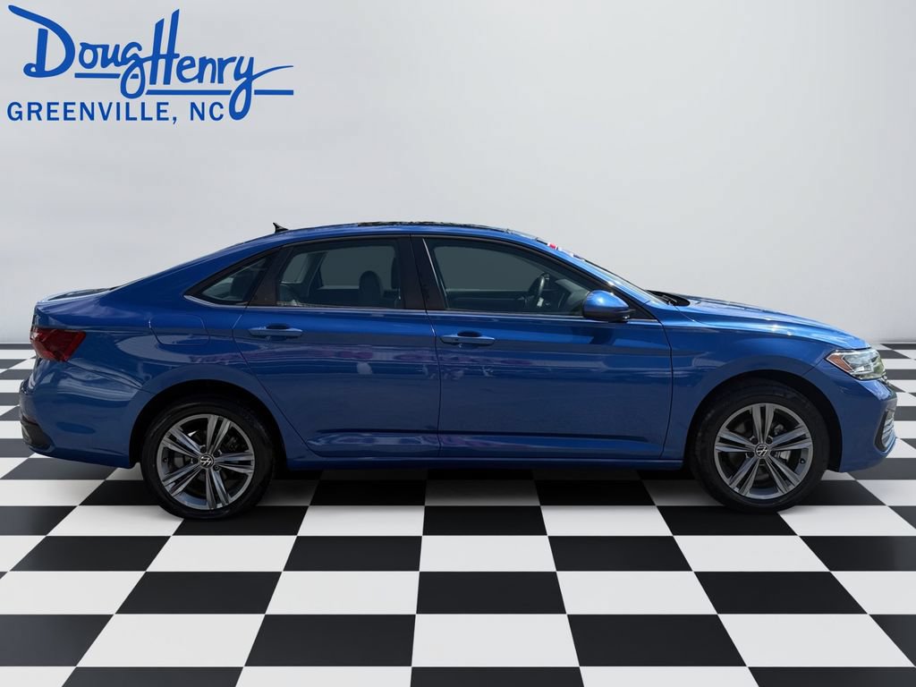 Used 2022 Volkswagen Jetta SE FWD image 6