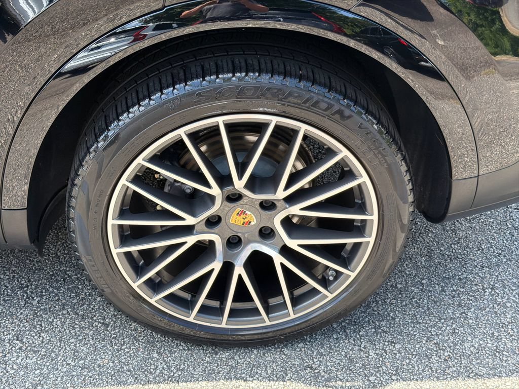 Used 2020 Porsche Cayenne AWD/4WD image 19