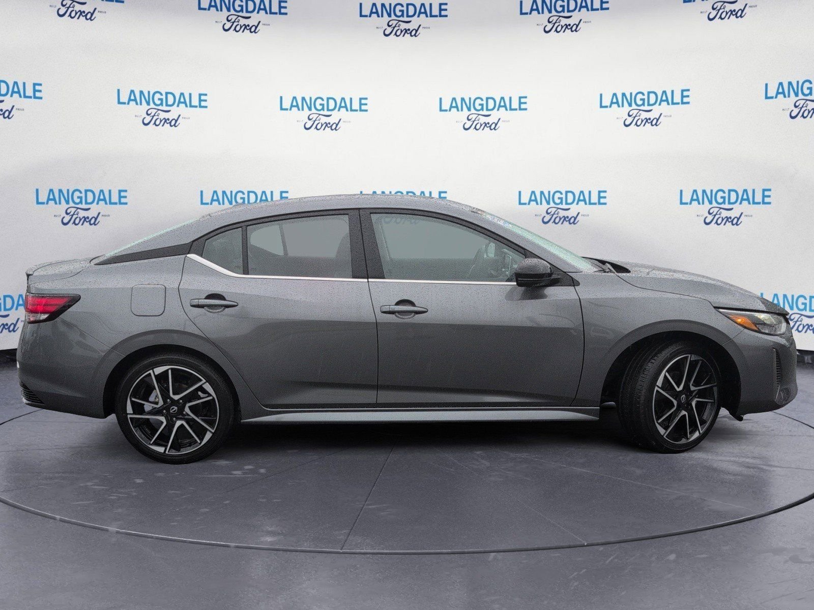 Used 2025 Nissan Sentra SR w/ SR Premium Package FWD image 3