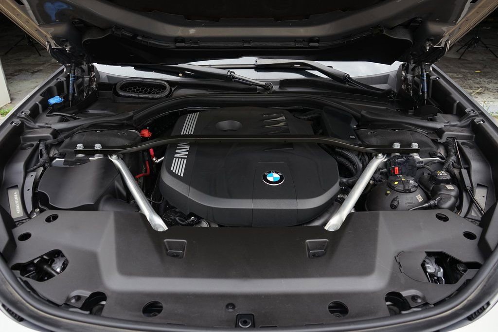 Used 2023 BMW 740i w/ Executive Package image 32