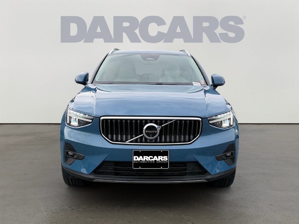 Certified 2024 Volvo XC40 B5 Plus w/ Climate Package AWD/4WD image 2