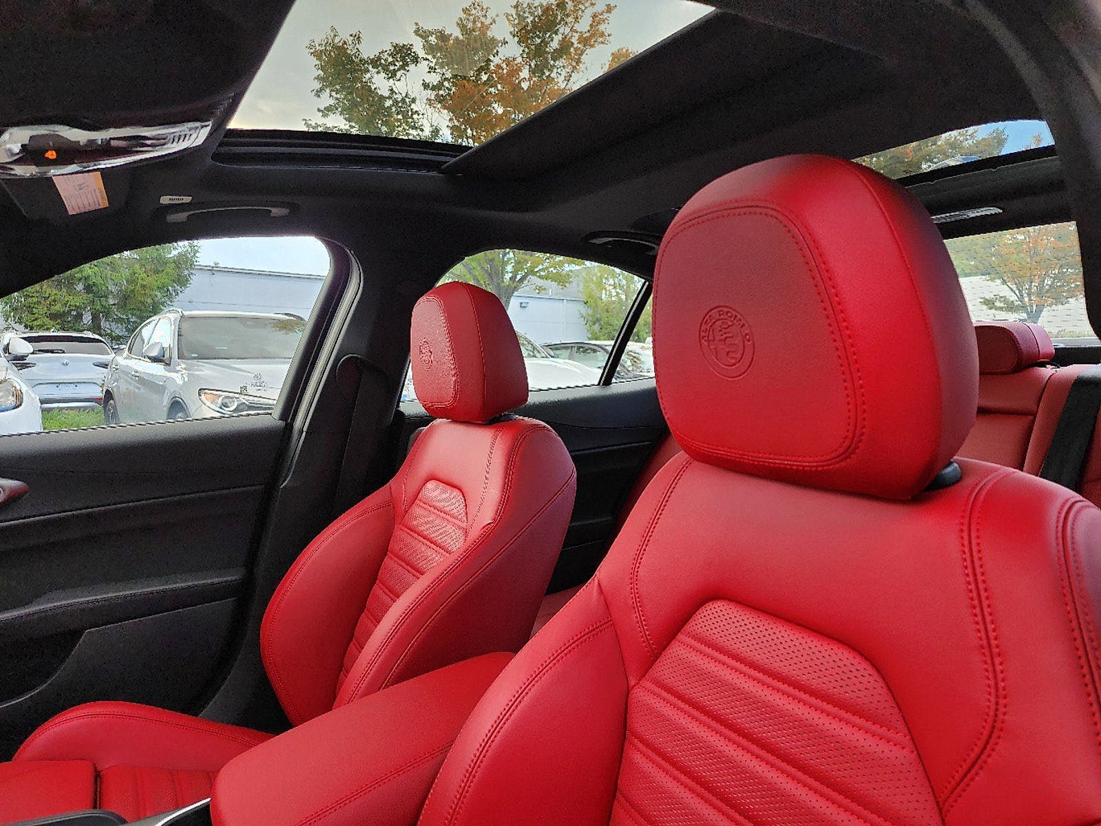 Used 2024 Alfa Romeo Giulia Veloce AWD/4WD image 9