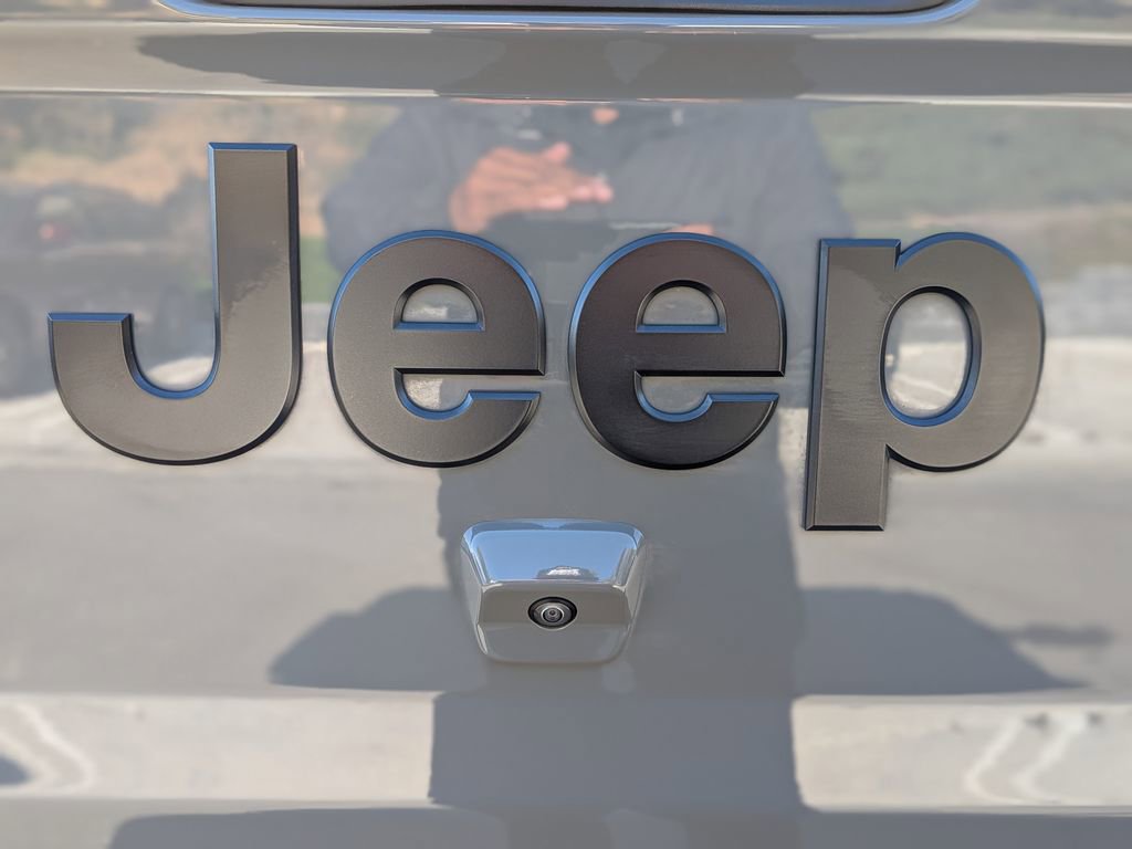 Used 2023 Jeep Gladiator Willys image 4