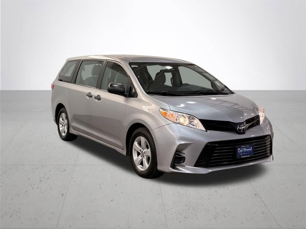 Used 2018 Toyota Sienna L image 8