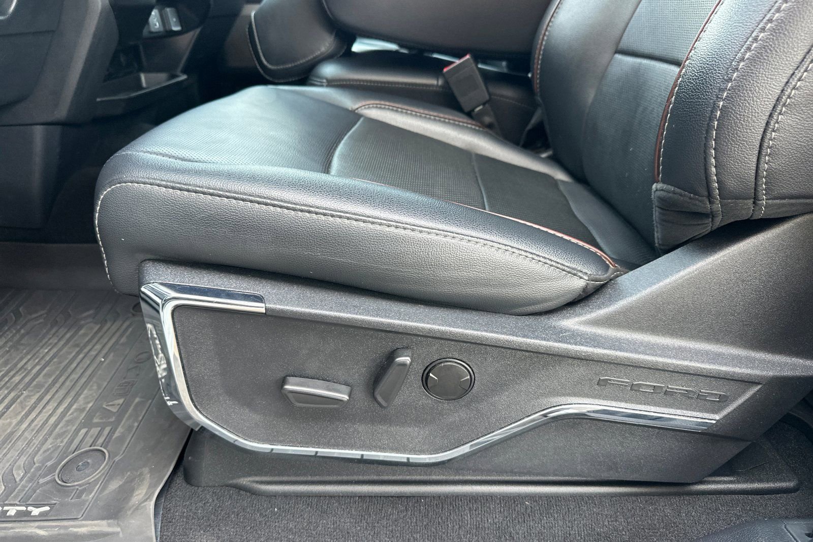 Used 2024 Ford F250 Lariat w/ Chrome Package image 13