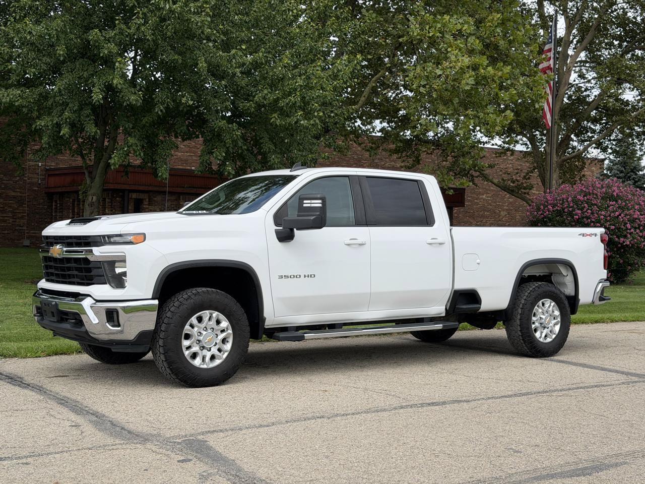 Used 2024 Chevrolet Silverado 3500 LT w/ Convenience Package AWD/4WD image 2