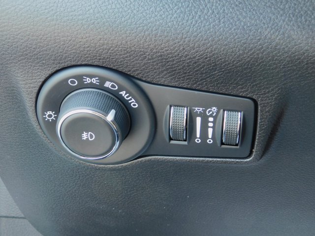 Used 2024 Jeep Compass Latitude AWD/4WD image 28