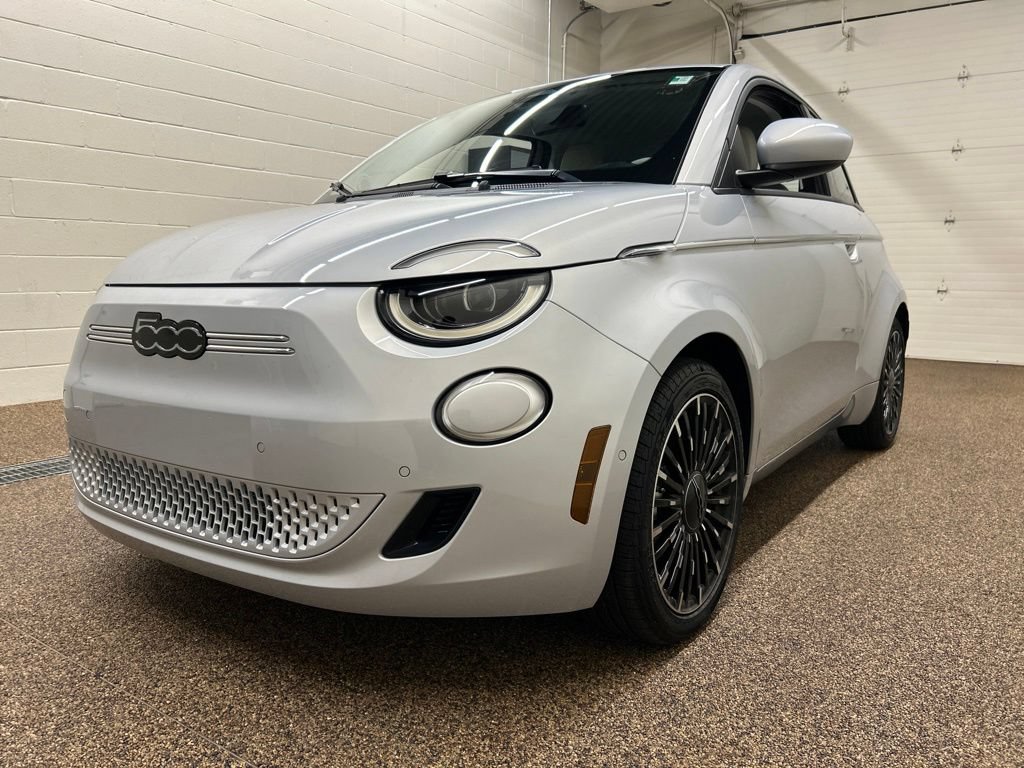 Used 2024 FIAT 500 e w/ Quick Order Package 21S LA FWD image 5