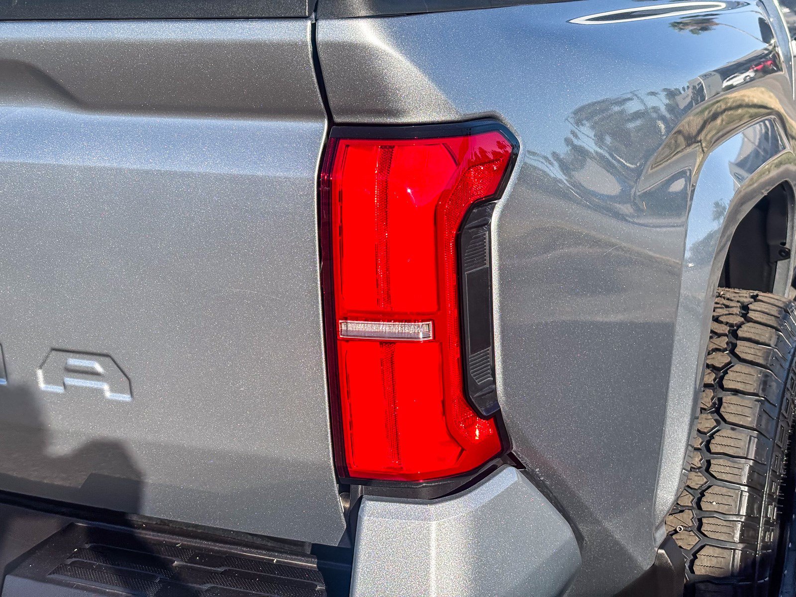 Used 2025 Toyota Tacoma SR5 AWD/4WD image 9