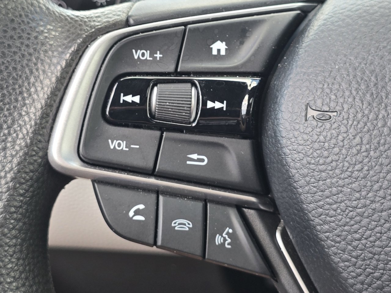 Used 2020 Honda Accord EX image 31