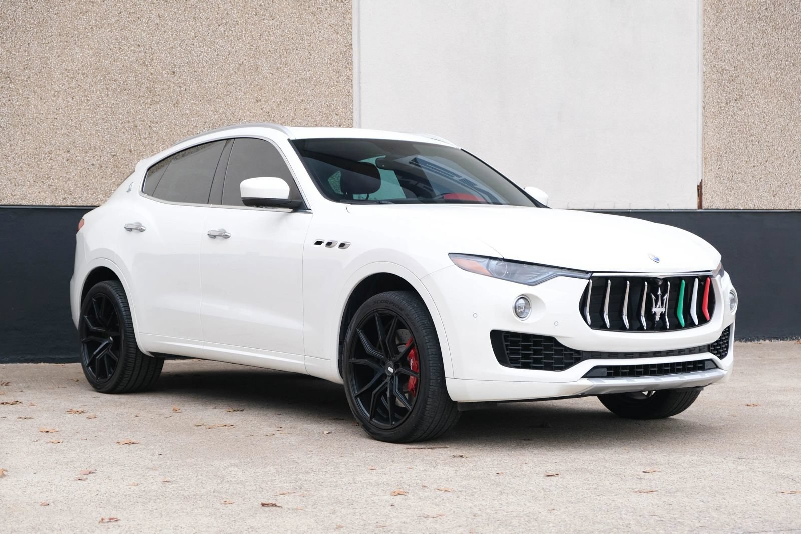 Used 2017 Maserati Levante S AWD/4WD image 4