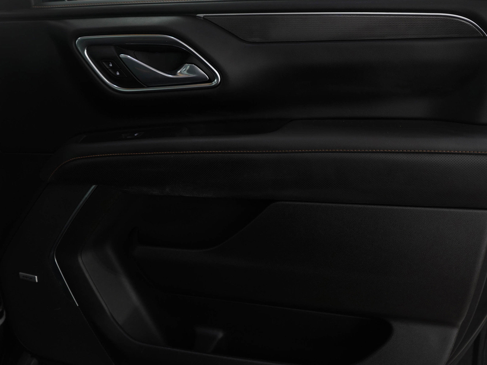 Used 2021 GMC Yukon XL AT4 w/ Technology Package image 9