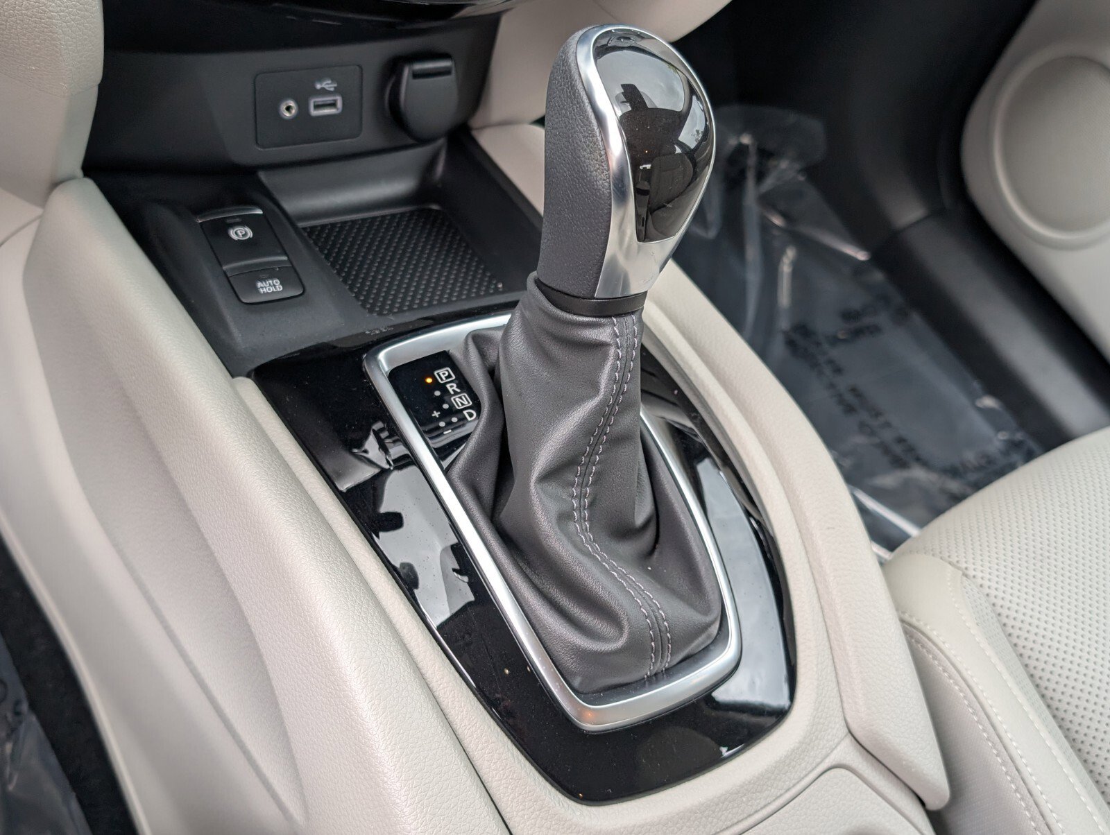 Certified 2022 Nissan Rogue Sport SL FWD image 28