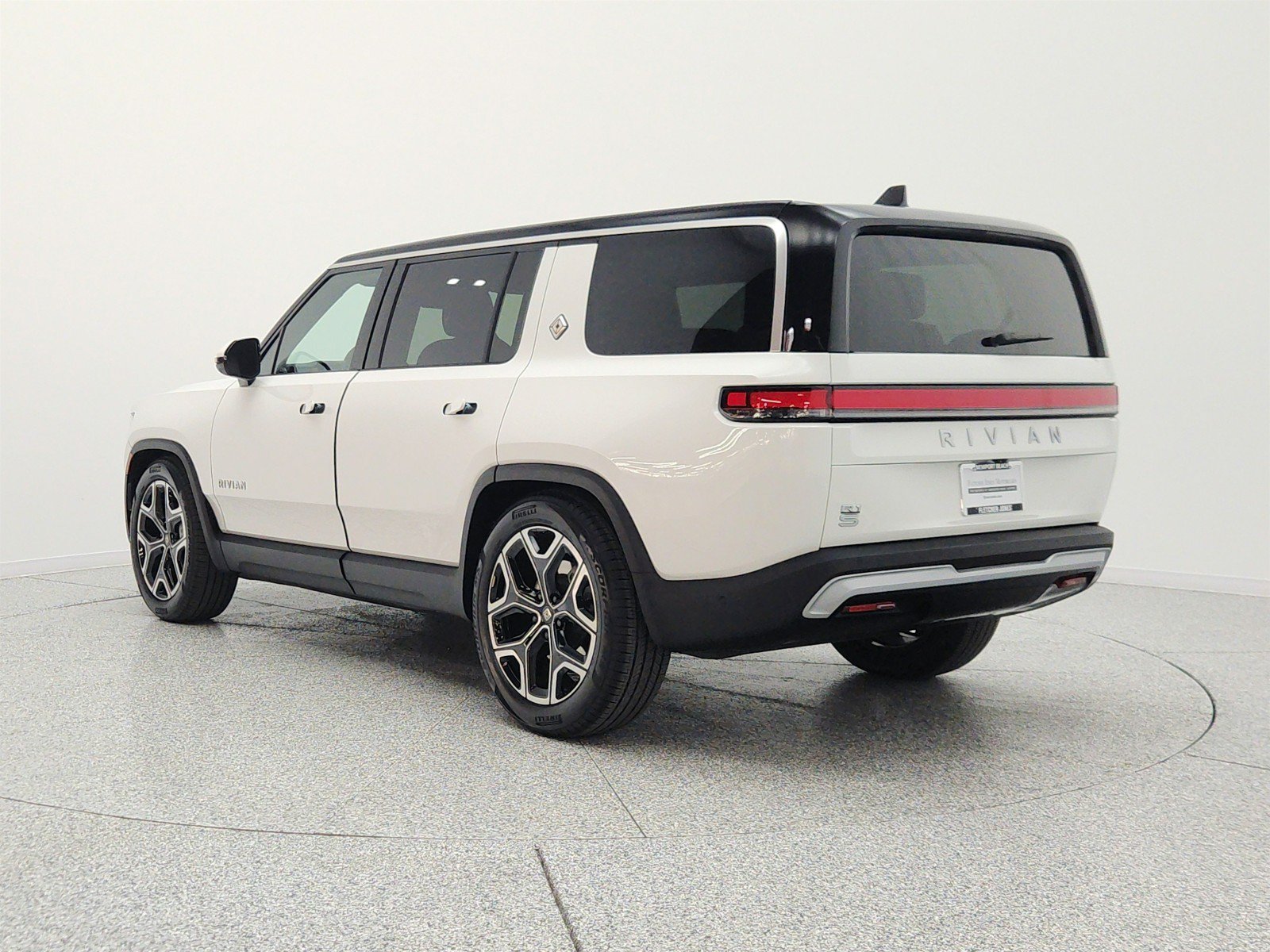 Used 2025 Rivian R1S Adventure AWD/4WD image 7