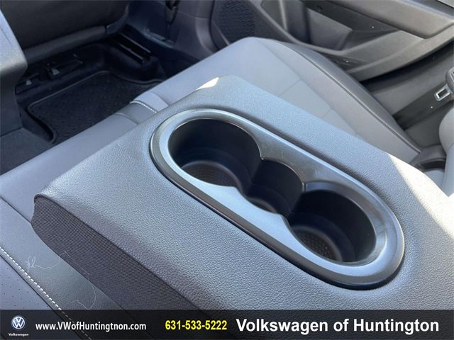 Certified 2025 Volkswagen Jetta SE w/ Sunroof Package image 10